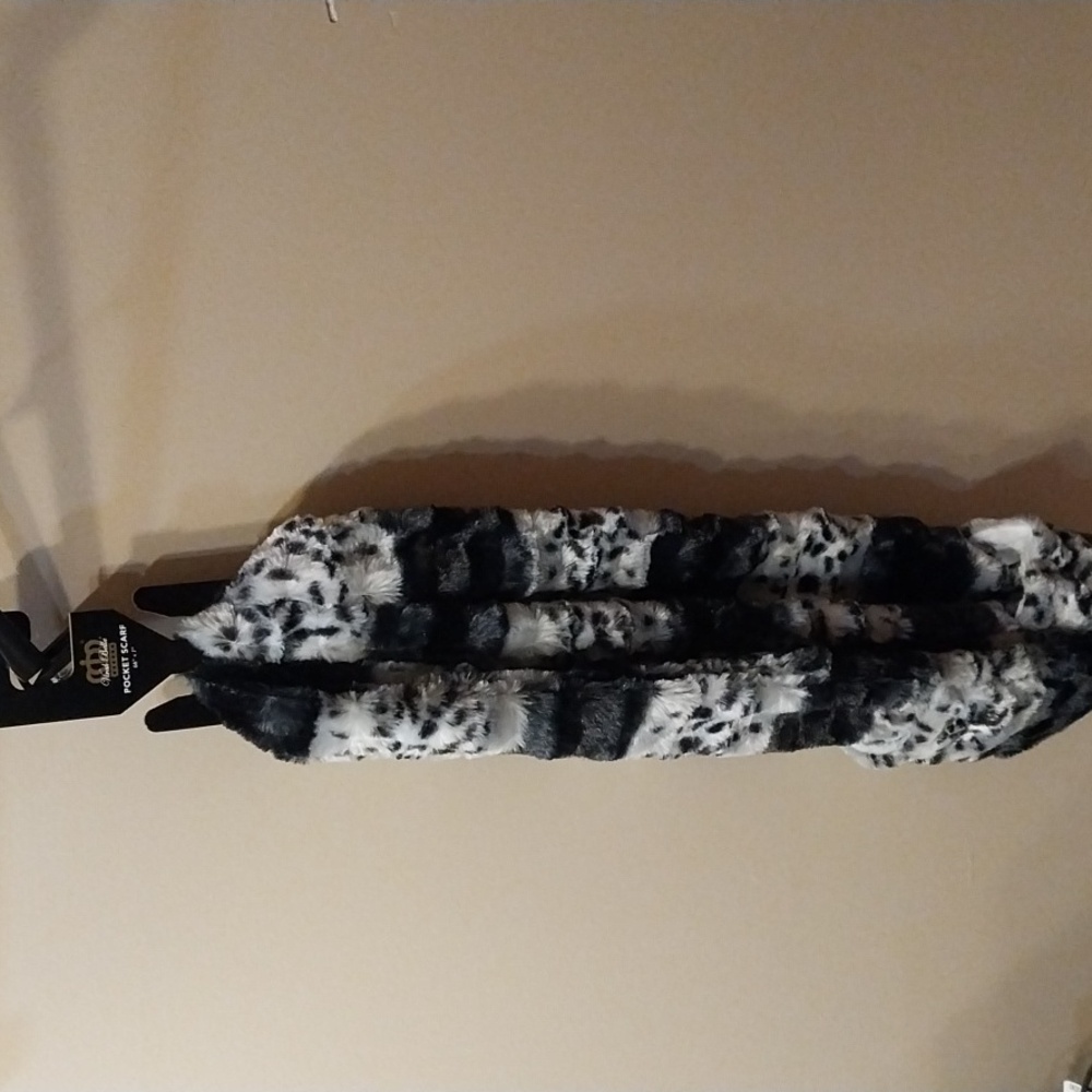 NEW Faux Fur Pocket Scarf